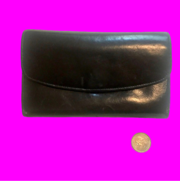 Handbags - VINTAGE Leather Wallet